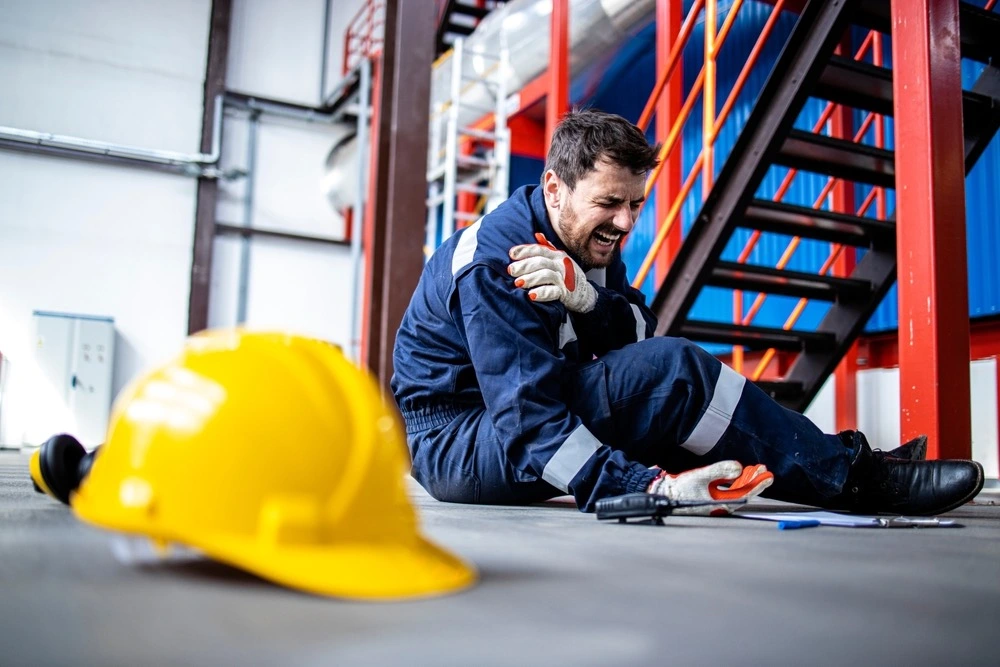 Injured construction worker, illustrating the serious losses considered when determining what a Brownsville construction accident case may be worth.